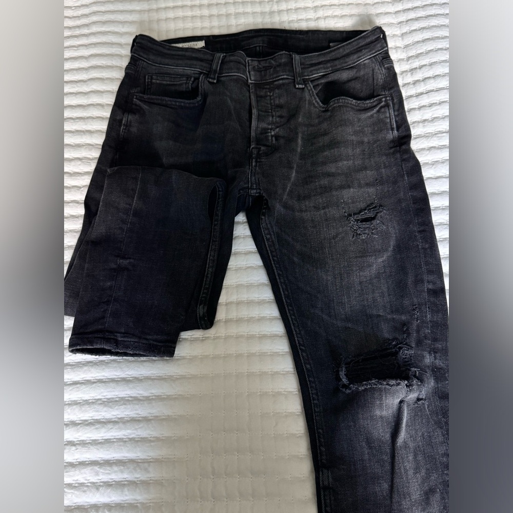 Distressed Zara Men’s Jeans